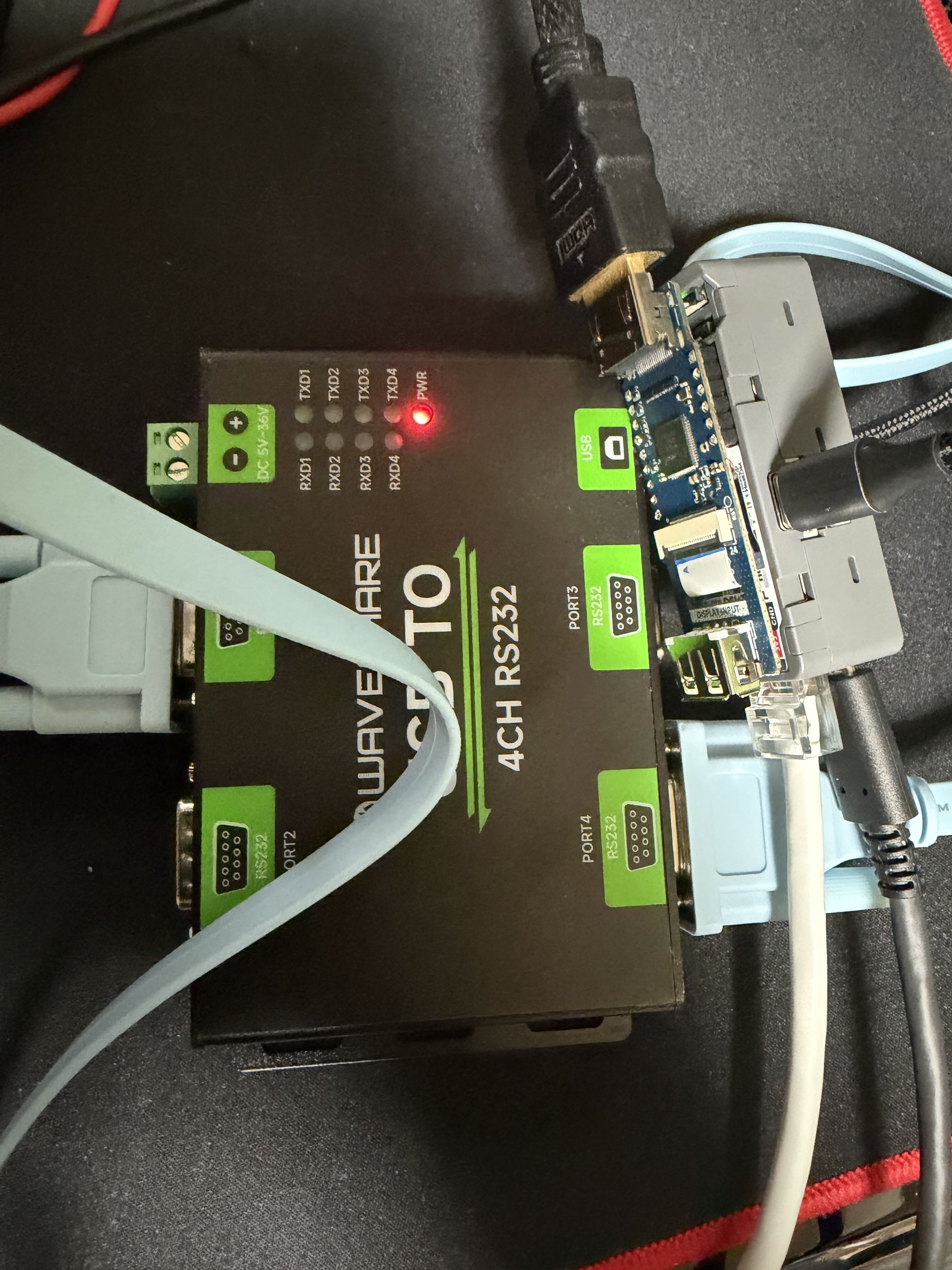 PoE-P4、HDMI入力追加ボード、Waveshare USB TO 4CH RS232とケーブルを接続した開発時の機材